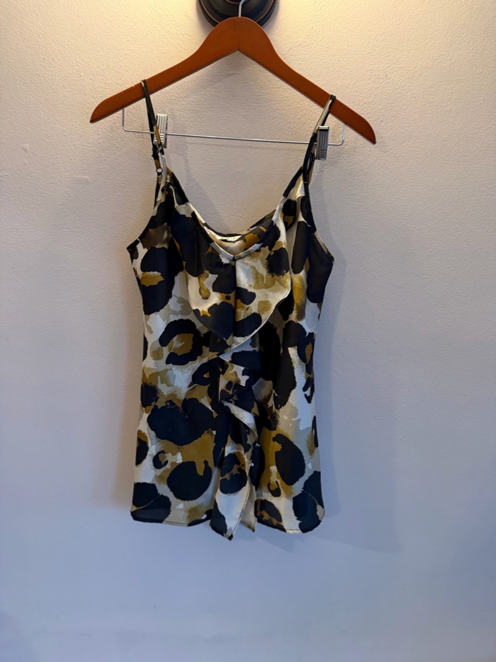 Cabi‎ Womens Abstract Animal Print Ruffle Front Camisole Top Black Gold Medium